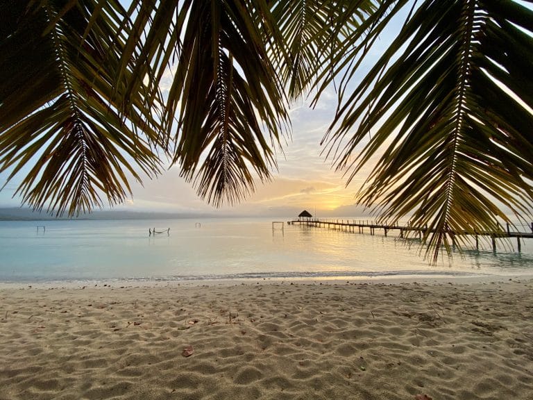 coucher de soleil sur la plage de l'Hotel Punta rucha Lodge en République dominicaine