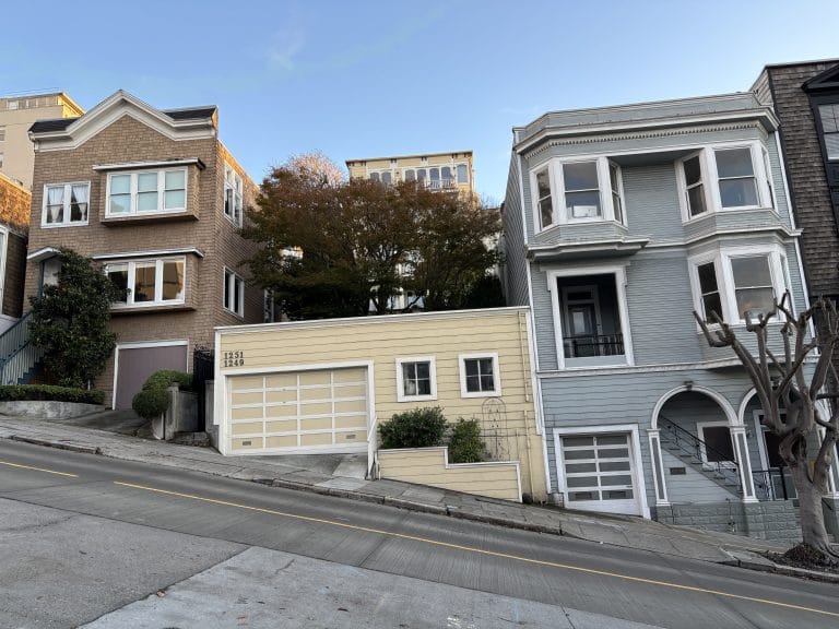 vue d'une rue penchée de San Francisco